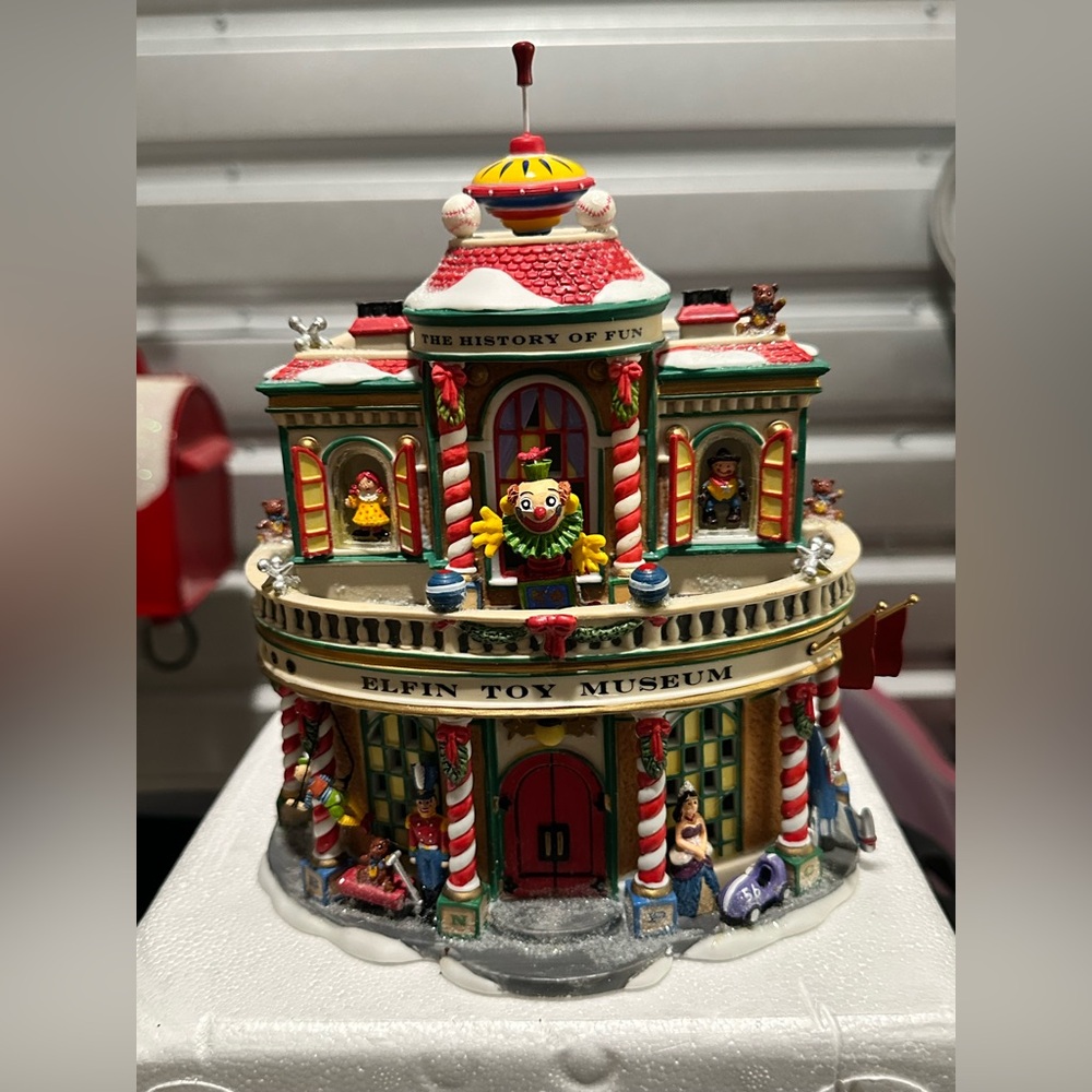 Department 56 - Elfin Toy Museum